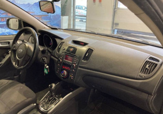 Подержанный автомобиль Kia Cerato Sedan 2012 года (9 фото)