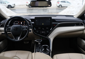 Подержанный автомобиль Toyota Camry Sedan 2022 года (11 фото)