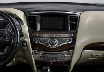 Подержанный автомобиль Infiniti QX60 2017 года (13 фото)