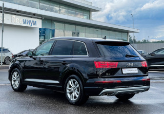 Подержанный автомобиль Audi Q7 2016 года (7 фото)