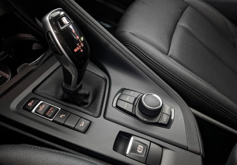 Подержанный автомобиль BMW X1 2018 года (21 фото)