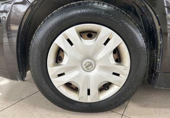 Подержанный автомобиль Nissan Tiida Hatchback 2010 года (20 фото)