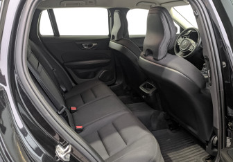 Подержанный автомобиль Volvo V60 2020 года (18 фото)