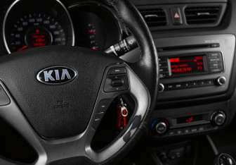 Подержанный автомобиль Kia Rio Sedan 2016 года (13 фото)