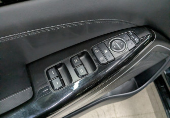 Подержанный автомобиль Kia K7 2019 года (10 фото)