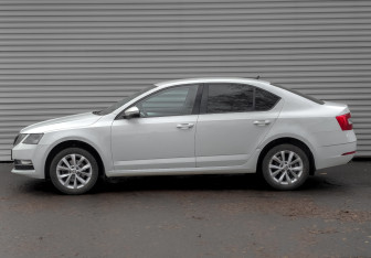 Подержанный автомобиль Skoda Octavia Liftback 2018 года (8 фото)