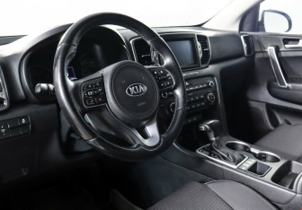 Подержанный автомобиль Kia Sportage 2017 года (9 фото)