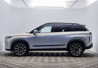 Подержанный автомобиль Jaecoo J7 2024 года (8 фото)