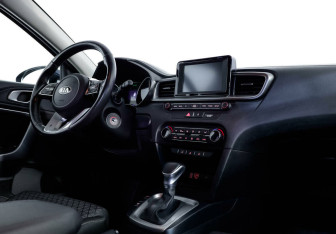 Подержанный автомобиль Kia Ceed Hatchback 2019 года (6 фото)