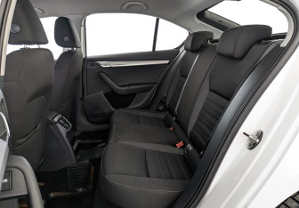 Подержанный автомобиль Skoda Octavia Liftback 2018 года (18 фото)