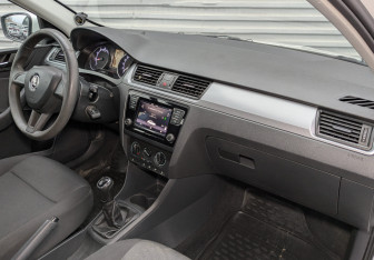 Подержанный автомобиль Skoda Rapid Liftback 2019 года (11 фото)