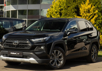 Подержанный автомобиль Toyota RAV4 2025 года (22 фото)