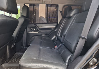 Подержанный автомобиль Mitsubishi Pajero 2011 года (11 фото)