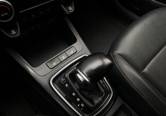 Подержанный автомобиль Kia Rio Hatchback 2019 года (16 фото)