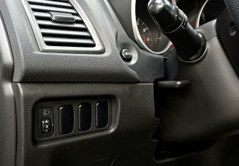 Подержанный автомобиль Mitsubishi ASX 2012 года (17 фото)