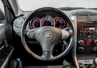 Подержанный автомобиль Suzuki Grand Vitara 2008 года (21 фото)