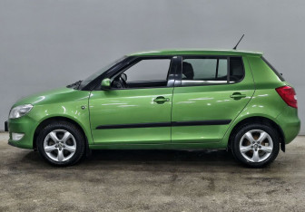 Подержанный автомобиль Skoda Fabia Hatchback 2013 года (8 фото)