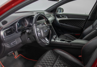 Подержанный автомобиль Genesis G70 2018 года (10 фото)