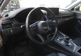 Подержанный автомобиль Audi A4 Sedan 2018 года (13 фото)