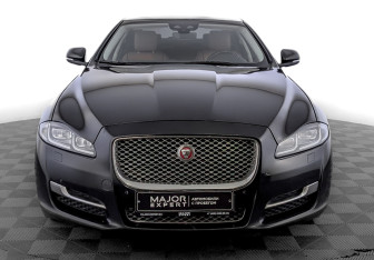Подержанный автомобиль Jaguar XJ 2019 года (2 фото)