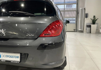 Подержанный автомобиль Peugeot 308 Hatchback 2010 года (8 фото)