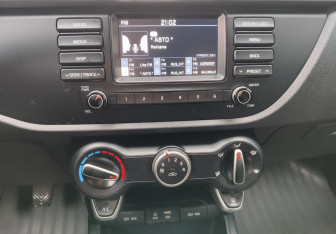 Подержанный автомобиль Kia Rio Hatchback 2020 года (14 фото)