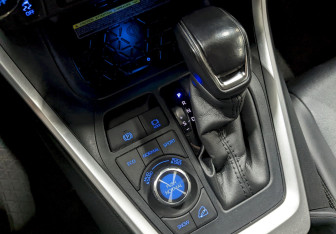 Подержанный автомобиль Toyota RAV4 2021 года (30 фото)