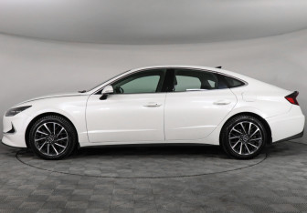 Подержанный автомобиль Hyundai Sonata 2020 года (8 фото)