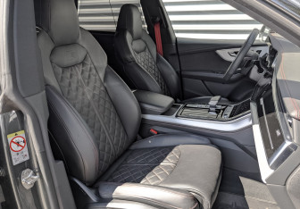 Подержанный автомобиль Audi Q8 2024 года (22 фото)