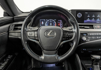 Подержанный автомобиль Lexus ES 2021 года (22 фото)