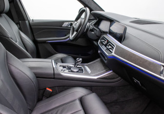 Подержанный автомобиль BMW X7 2021 года (7 фото)