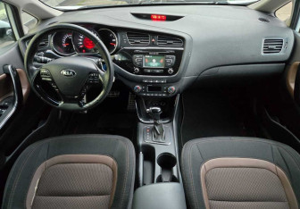 Подержанный автомобиль Kia Ceed Hatchback 2014 года (9 фото)