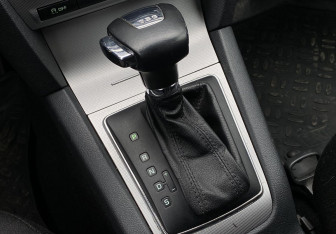 Подержанный автомобиль Skoda Octavia Wagon 2011 года (17 фото)