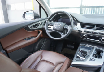 Подержанный автомобиль Audi Q7 2019 года (13 фото)