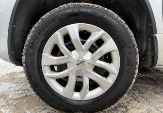 Подержанный автомобиль Nissan Terrano 2015 года (9 фото)