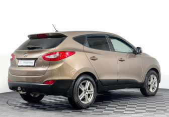 Подержанный автомобиль Hyundai ix35 2014 года (5 фото)