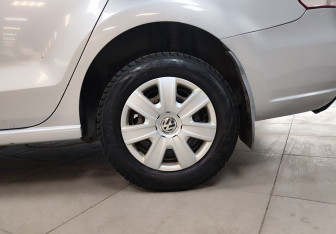 Подержанный автомобиль Volkswagen Polo Sedan 2013 года (9 фото)