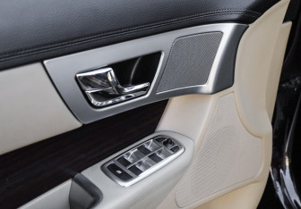 Подержанный автомобиль Jaguar XF Sedan 2014 года (15 фото)