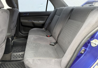 Подержанный автомобиль Mitsubishi Lancer Sedan 2003 года (11 фото)