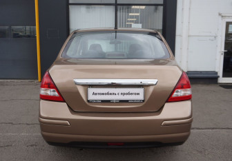 Подержанный автомобиль Nissan Tiida Sedan 2008 года (6 фото)