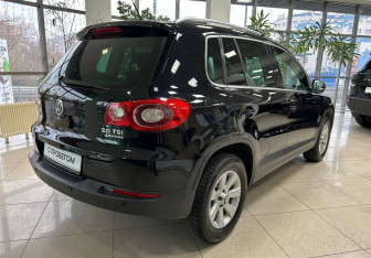 Подержанный автомобиль Volkswagen Tiguan 2010 года (5 фото)