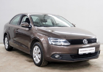 Подержанный автомобиль Volkswagen Jetta Sedan 2012 года (3 фото)