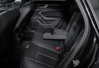 Подержанный автомобиль Audi A6 Sedan 2021 года (10 фото)