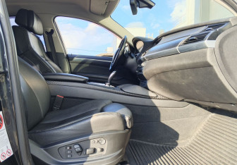 Подержанный автомобиль BMW X6 2012 года (11 фото)