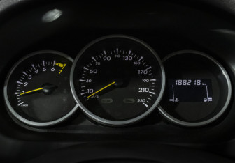 Подержанный автомобиль Renault Fluence 2011 года (11 фото)