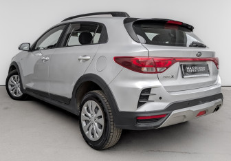 Подержанный автомобиль Kia Rio Hatchback 2021 года (7 фото)