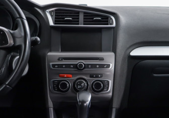 Подержанный автомобиль Citroen C4 Sedan 2017 года (8 фото)