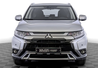 Подержанный автомобиль Mitsubishi Outlander 2019 года (2 фото)