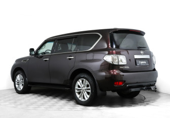 Подержанный автомобиль Nissan Patrol 2013 года (7 фото)