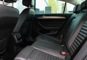 Подержанный автомобиль Volkswagen Passat Sedan 2019 года (8 фото)